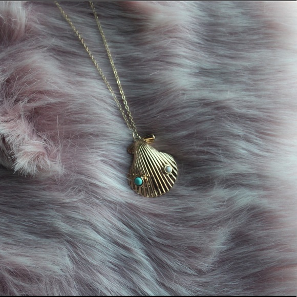 18k Gold Plated Shell Long Necklace With Stones - Picture 6 of 10